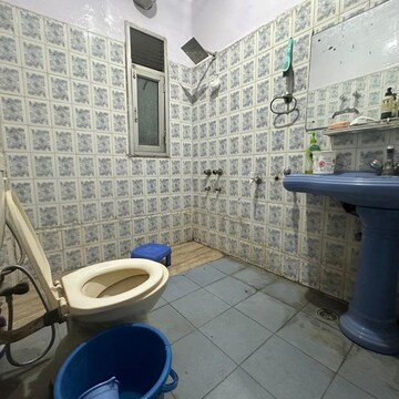 Bathroom in 3.5 BHK Builder Floor at Katwaria Sarai – for Rent