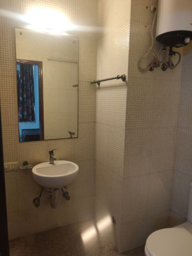 Bathroom, rwa-apartments-sector-47 6 Bedroom 3600 Sq.Ft. Independent House In Sector 47 Noida 9815793