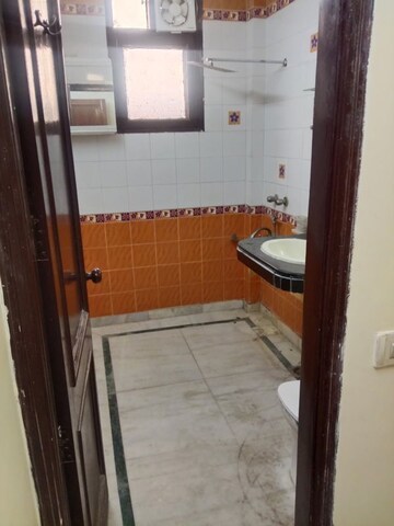 Bathroom in 2 BHK Villa at RWA Apartments Sector 27, Sector 27 – for Rent