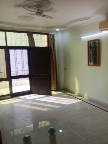 Room in 2 BHK Villa at RWA Apartments Sector 27, Sector 27 – for Rent