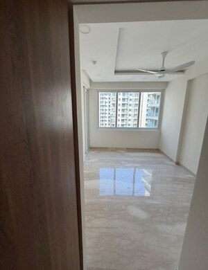 Room in 3 BHK Apartment at Ambience Creacions, Sector 22 – for Rent