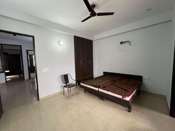 Room in 3 BHK Apartment at Signature Global City 63A, Sector 63a – for Rent