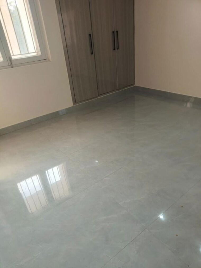 Room, rwa-apartments 3 Bedroom 200 Sq.Ft. Villa In Sector 31 Noida 9815937