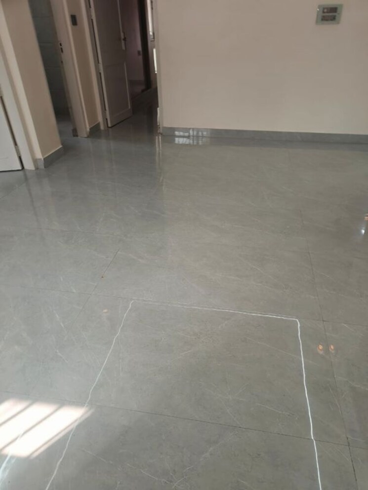 Room, rwa-apartments 3 Bedroom 200 Sq.Ft. Villa In Sector 31 Noida 9815937