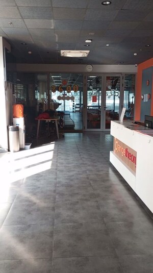  Showroom For Rent in Kemps Corner