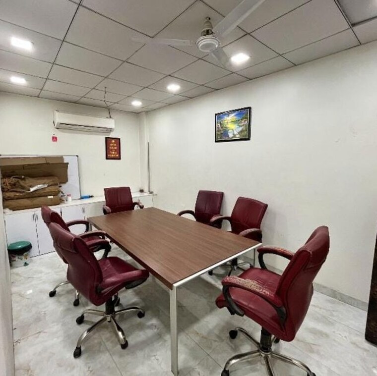 Team Area, netaji subhash place Commercial Office Space 600 Sq.Ft. In Netaji Subhash Place Delhi 9816037