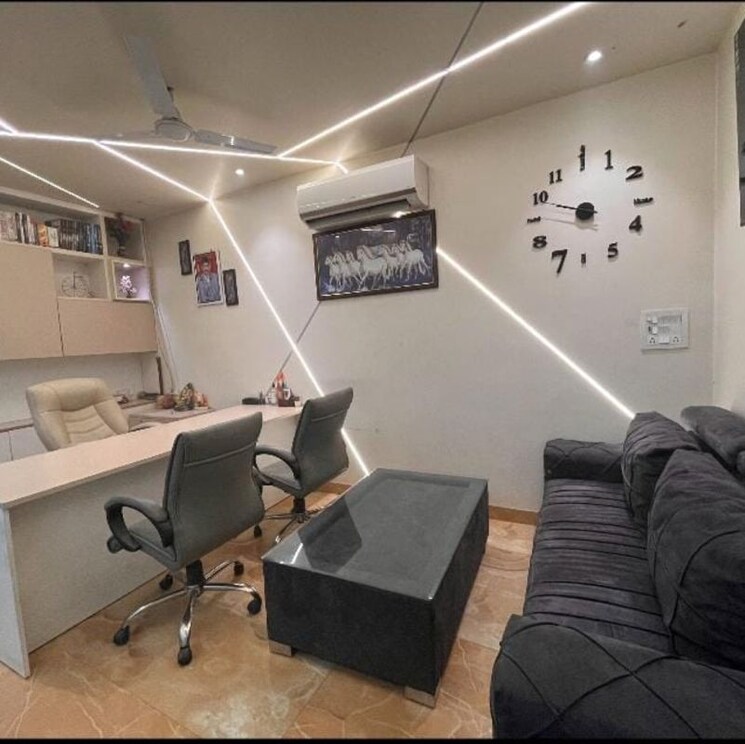 Team Area, netaji subhash place Commercial Office Space 600 Sq.Ft. In Netaji Subhash Place Delhi 9816037