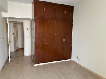 Room in 3 BHK Apartment at Mahindra Luminare, Sector 59 – for Rent