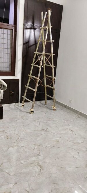 Staircase in 2 BHK Villa at RWA Apartments Sector 41, Sector 41 – for Rent