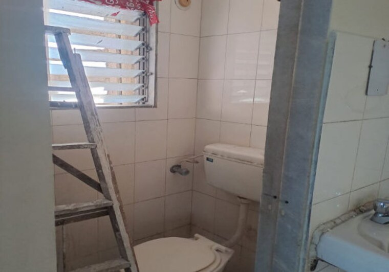 Bathroom, kavesar 1 Bedroom 425 Sq.Ft. Builder Floor In Kavesar Thane 9815783