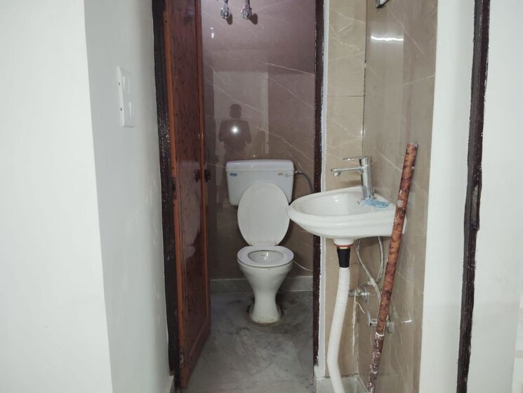 Master Bedroom, apex-anuradha-apartments 2 Bedroom 60 Sq.Yd. Apartment In Paschim Vihar Delhi 9816115