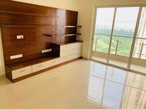 Staircase in 3.5 BHK Apartment at Sunlight Apartments Sector 44, Sector 44 – for Rent
