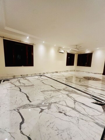 Room in 4 BHK Builder Floor at Panchsheel Park – for Rent