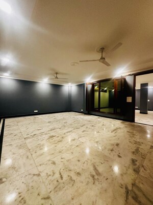 Room in 4 BHK Builder Floor at Panchsheel Park – for Rent