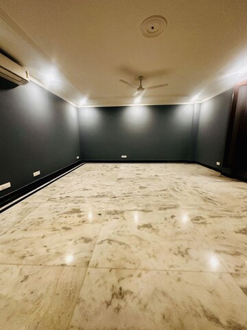 Room in 4 BHK Builder Floor at Panchsheel Park – for Rent