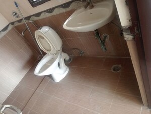 Bathroom in 3.5 BHK Apartment at Parsvnath Green Ville, Sector 48 – for Rent