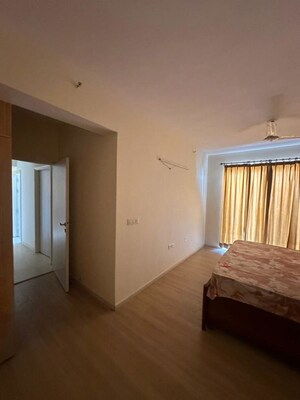 Room in 3 BHK Apartment at DLF The Skycourt, Sector 86 – for Rent