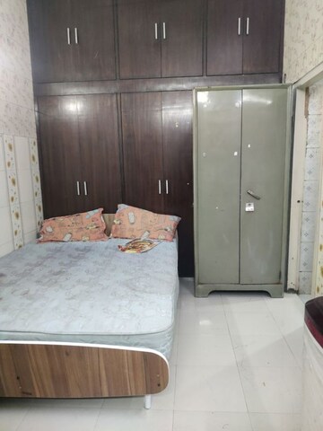 Bedroom in 2.5 BHK Villa at Sector 37 – for Rent