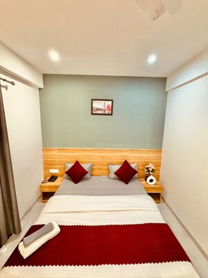 Bedroom in 3 BHK Apartment at DLF The Skycourt, Sector 86 – for Rent