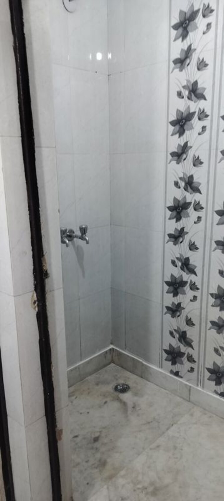 Bathroom, janakpuri 2.5 Bedroom 900 Sq.Ft. Apartment In Janakpuri Delhi 9816329