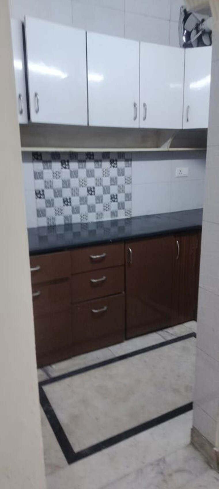 Kitchen, janakpuri 2.5 Bedroom 900 Sq.Ft. Apartment In Janakpuri Delhi 9816329