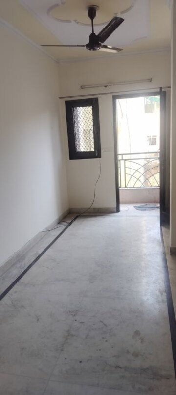 Room in 2.5 BHK Apartment at Janakpuri – for Rent