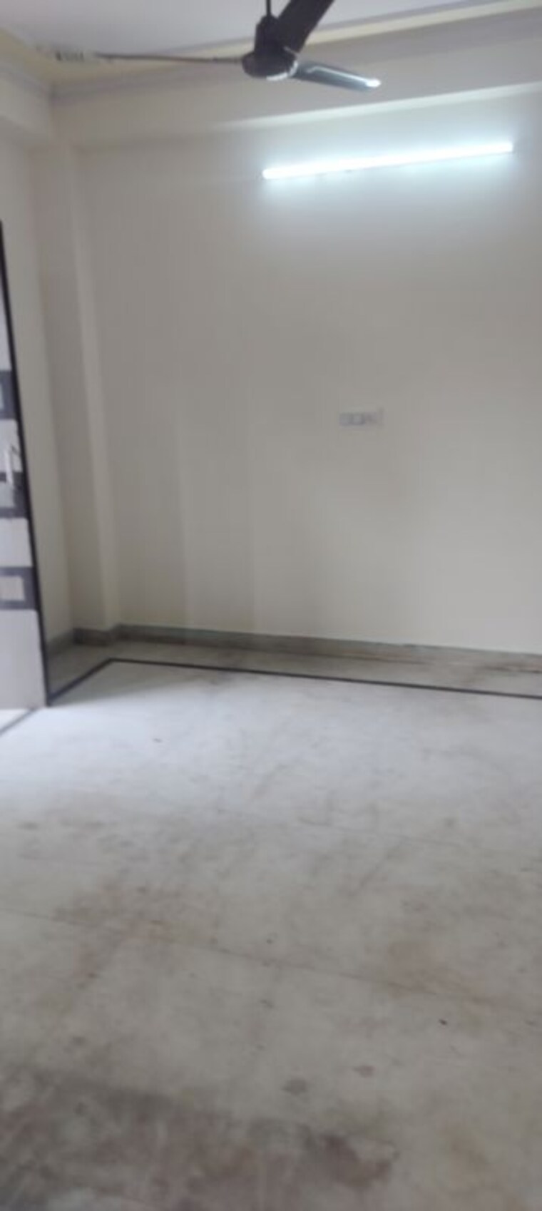 Room, janakpuri 2.5 Bedroom 900 Sq.Ft. Apartment In Janakpuri Delhi 9816329