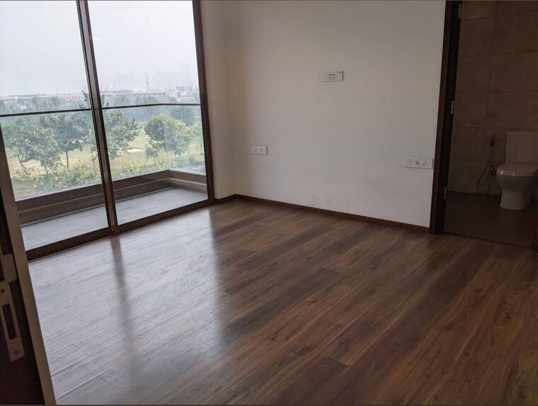 Room, mahagun-mezzaria 3 Bedroom 3070 Sq.Ft. Apartment In Sector 78 Noida 9816529