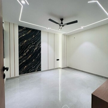 Room in 3 BHK Penthouse at Indiabulls Centrum Park, Sector 103 – for Rent