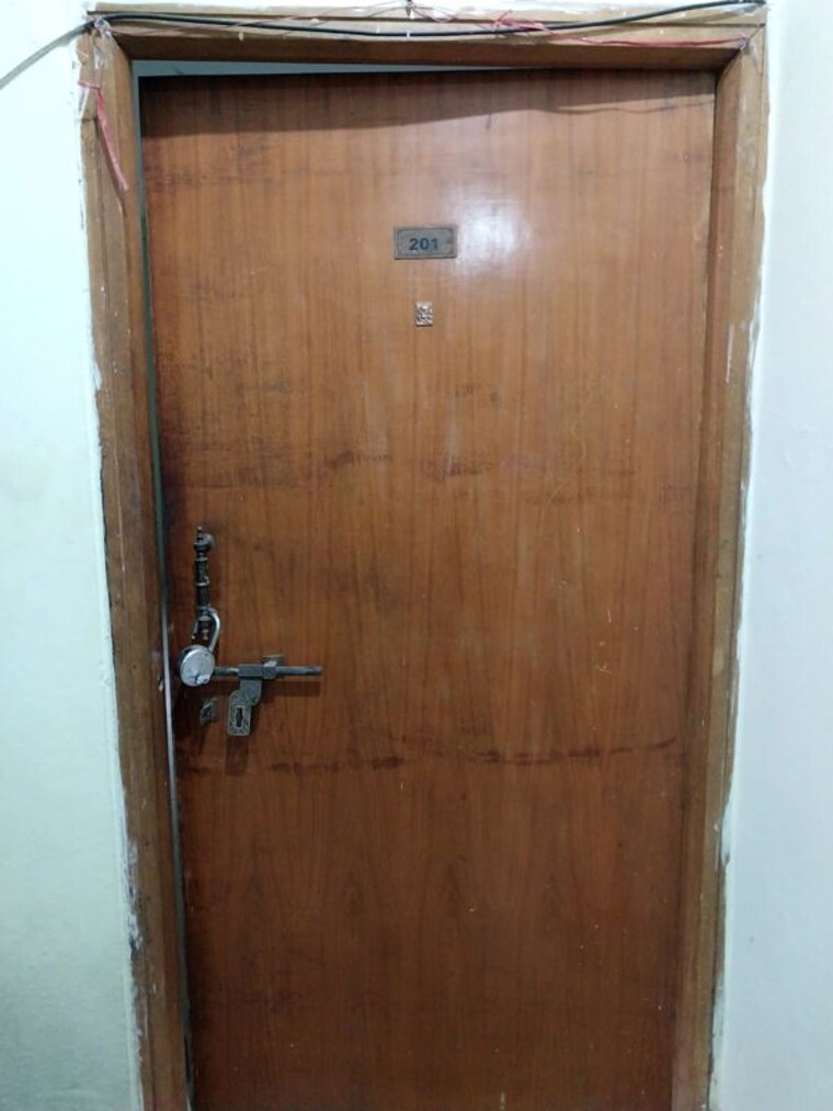 undefined, karkhana 2 Bedroom 900 Sq.Ft. Apartment In Karkhana Hyderabad 9816641