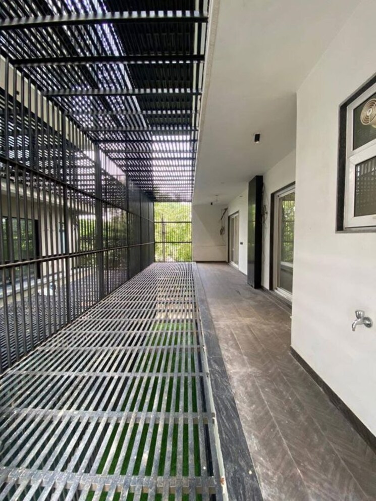 Balcony, sushant lok i 4 Bedroom 418 Sq.Yd. Builder Floor In Sushant Lok I Gurgaon 9815929