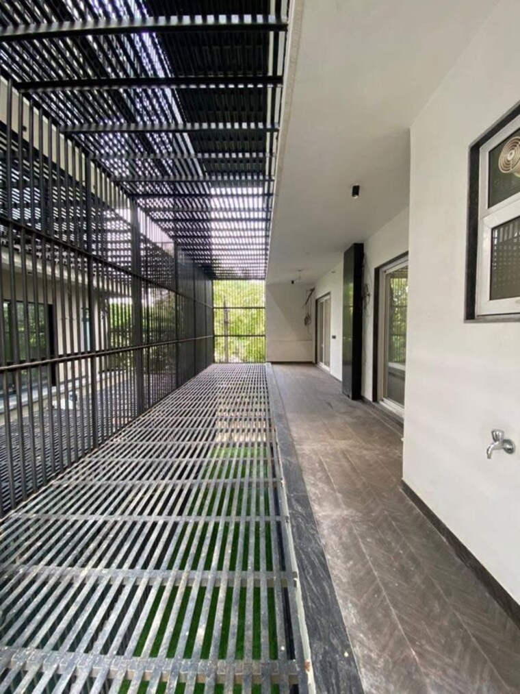 Balcony, sushant lok i 4 Bedroom 418 Sq.Yd. Builder Floor In Sushant Lok I Gurgaon 9815929