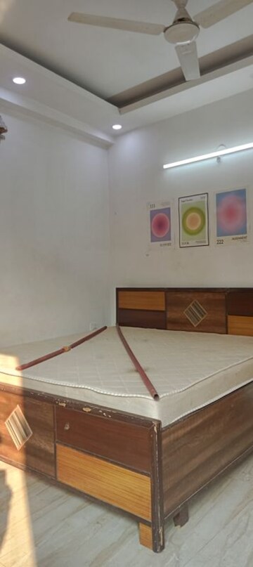 Furnished Amenities in 2 BHK Builder Floor at Panchsheel Vihar – for Rent