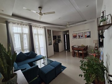 Living Room in 2.5 BHK Apartment at Amrapali Silicon City, Sector 76 – for Sale