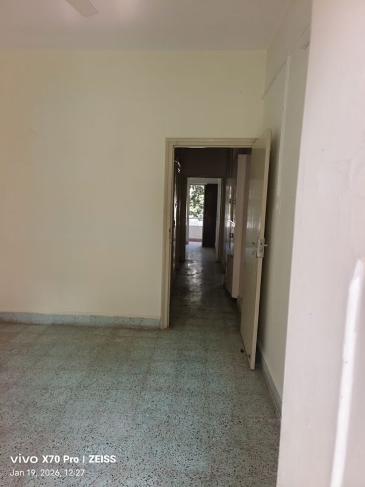 Room, karve nagar Commercial Office Space 1500 Sq.Ft. In Karve Nagar Pune 9816765