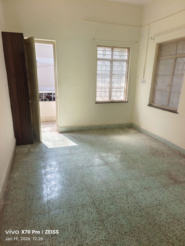 Room, karve nagar Commercial Office Space 1500 Sq.Ft. In Karve Nagar Pune 9816765