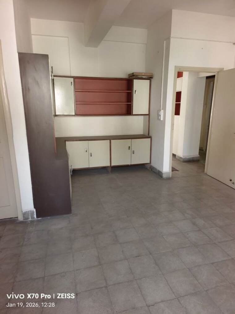 Room, karve nagar Commercial Office Space 1500 Sq.Ft. In Karve Nagar Pune 9816765