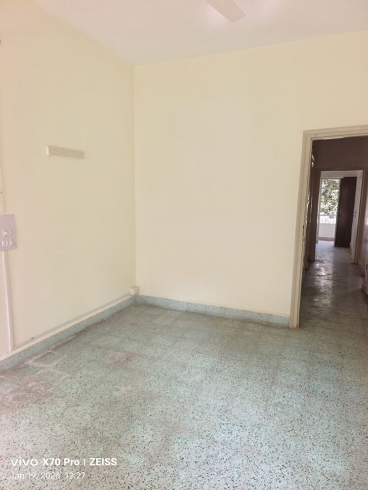 Room, karve nagar Commercial Office Space 1500 Sq.Ft. In Karve Nagar Pune 9816765