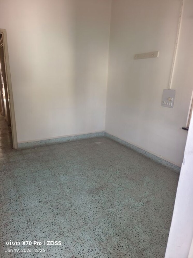 Room, karve nagar Commercial Office Space 1500 Sq.Ft. In Karve Nagar Pune 9816765