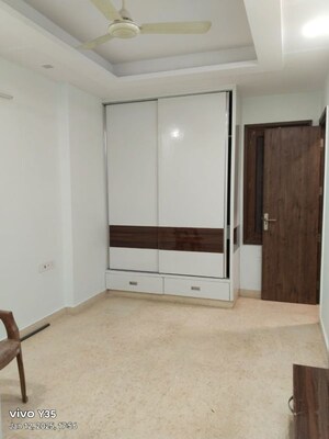 Room in 2 BHK Builder Floor at Paschim Vihar – for Rent