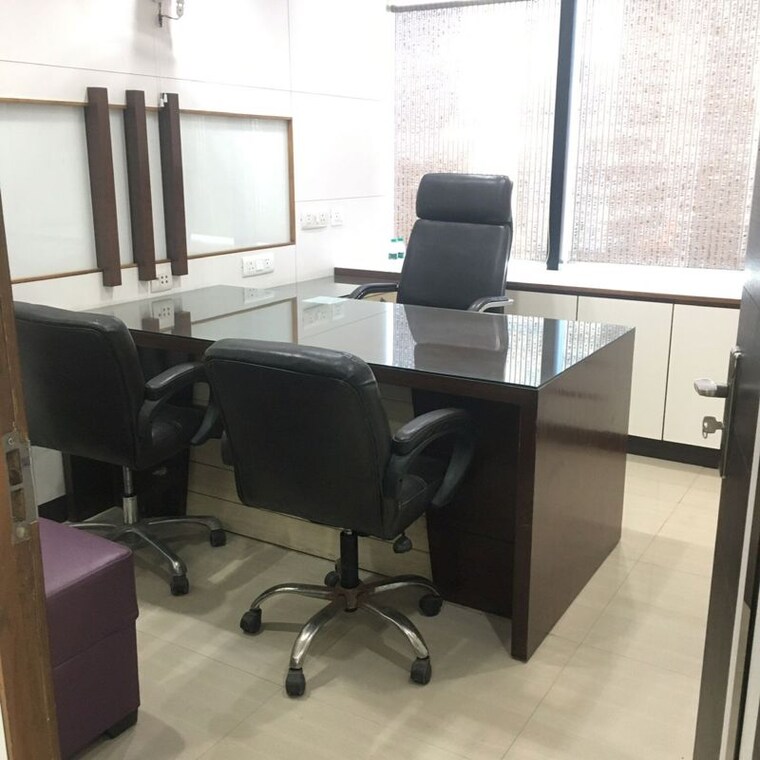 Team Area, netaji subhash place Commercial Office Space 850 Sq.Ft. In Netaji Subhash Place Delhi 9816830