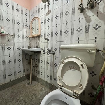 Bathroom in 1 RK Builder Floor at Katwaria Sarai – for Rent