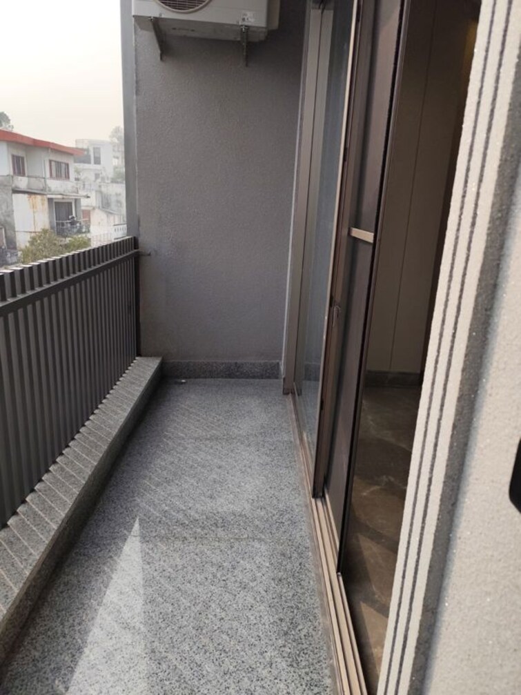 undefined, safdarjung enclave 3 Bedroom 190 Sq.Yd. Builder Floor In Safdarjung Enclave Delhi 9816929