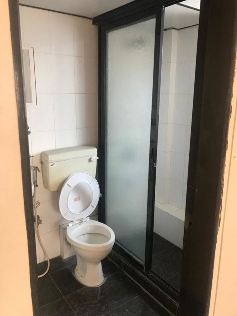 Bathroom, monalisa-apartments-cumbala-hill 2.5 Bedroom 1100 Sq.Ft. Apartment In Breach Candy Mumbai 9816967