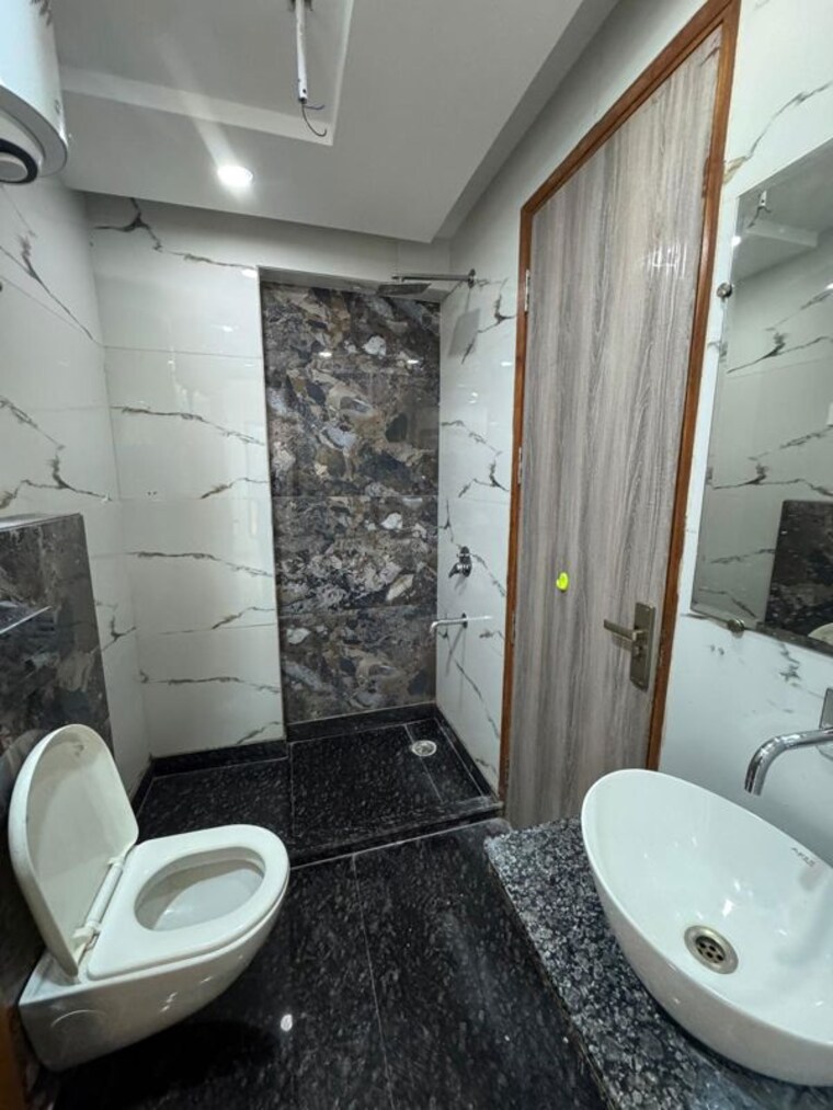 Bathroom, paschim vihar 3 Bedroom 1125 Sq.Ft. Builder Floor In Paschim Vihar Delhi 9816994