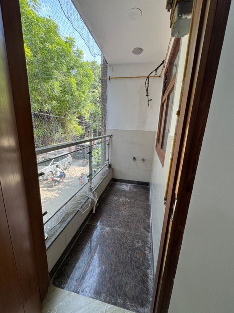 Balcony, paschim vihar 3 Bedroom 1125 Sq.Ft. Builder Floor In Paschim Vihar Delhi 9816994