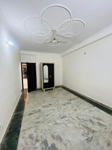 Room in 3 BHK Builder Floor at Saket – for Rent