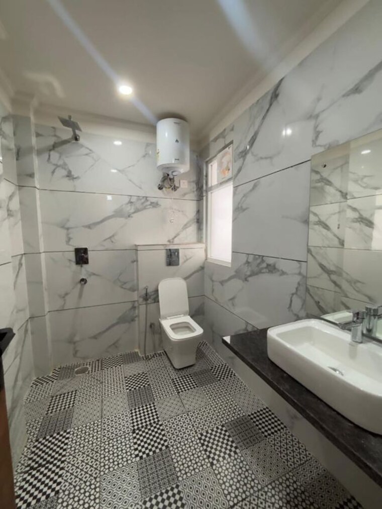 Bathroom, saket 1 Bedroom 700 Sq.Ft. Apartment In Saket Delhi 9817289