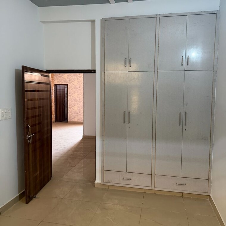 Room, modipuram 2 Bedroom 900 Sq.Ft. Apartment In Modipuram Meerut 9817362