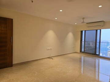 Room in 3 BHK Apartment at Ekta Trinity, Santacruz West – for Rent
